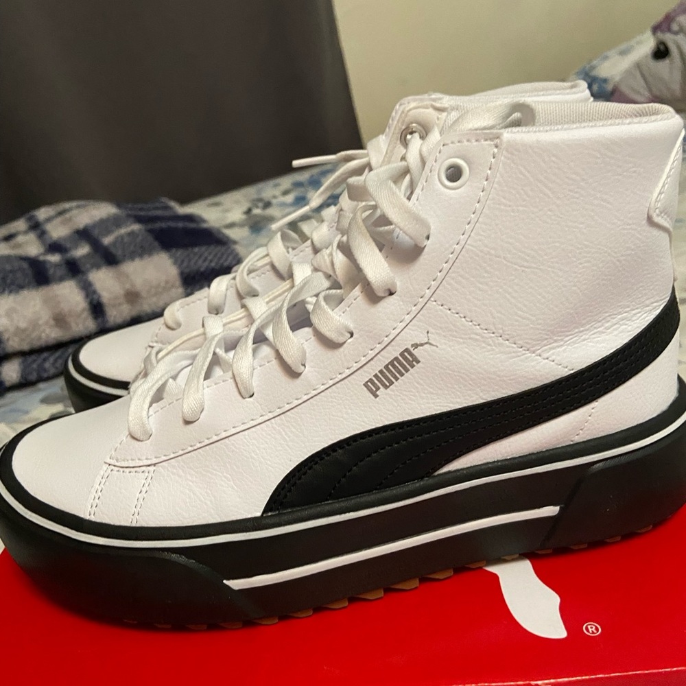 White puma shoes